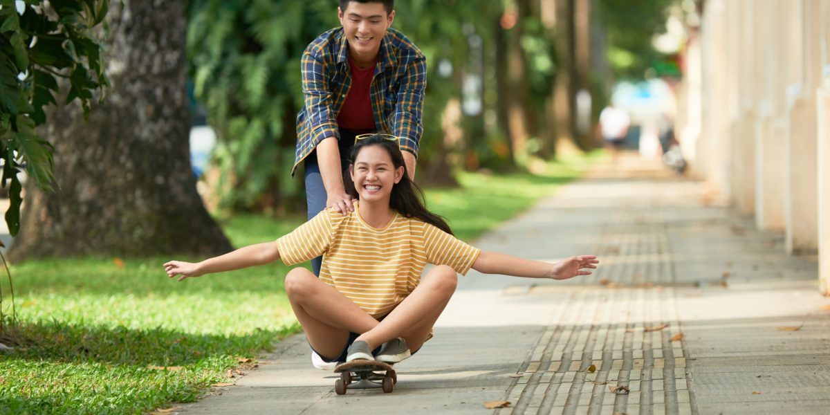 riding-skateboard (1)